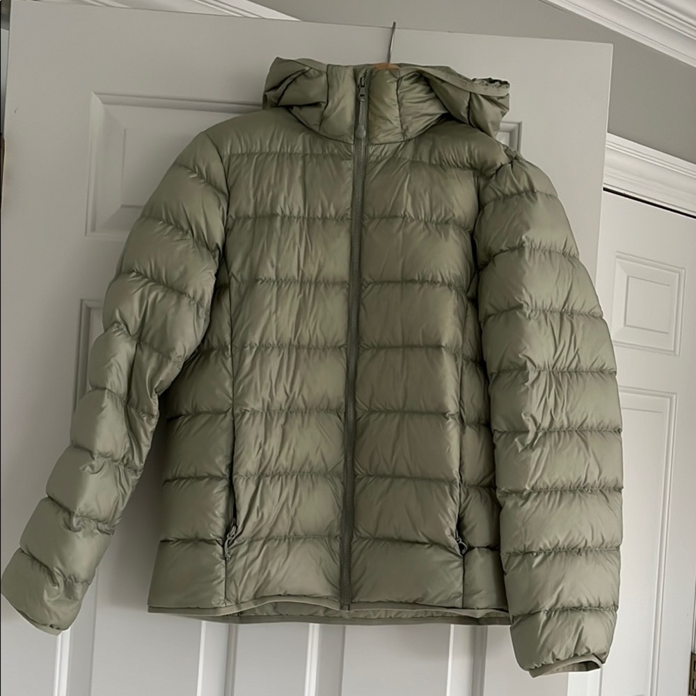 TNA Sage Green Puffer Jacket New Little Puff Packable Aritzia Medium - Picture 2 of 10